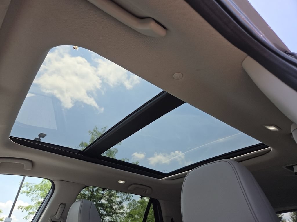 Certified 2023 Honda Pilot Touring image 3