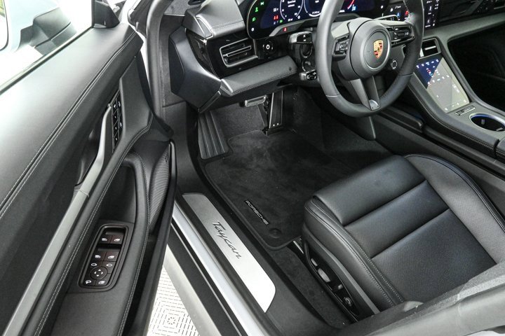 New 2025 Porsche Taycan image 7