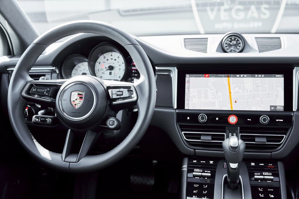 Used 2025 Porsche Macan GTS AWD/4WD image 53
