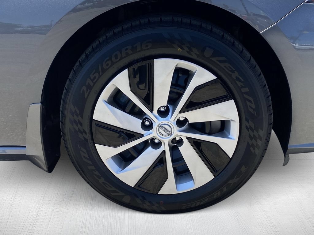Used 2025 Nissan Altima 2.5 S FWD image 14