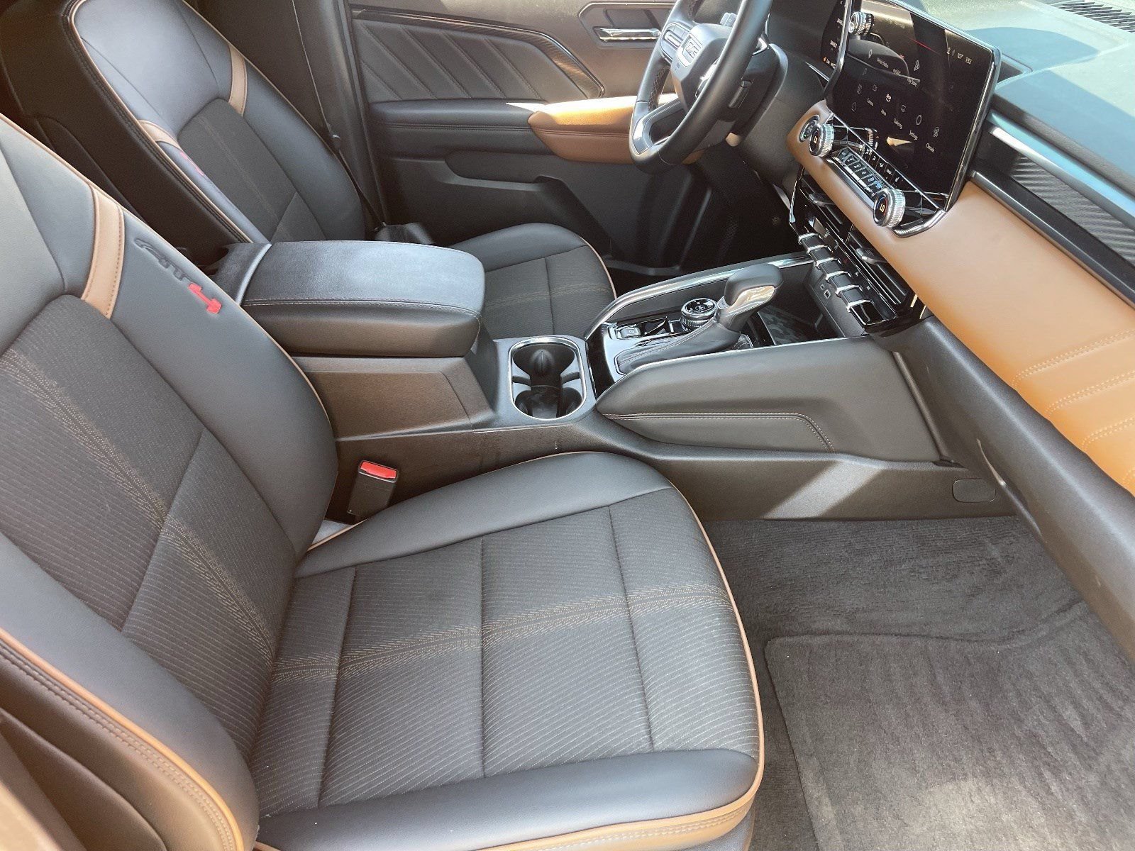 Certified 2025 GMC Canyon AT4 AWD/4WD image 12