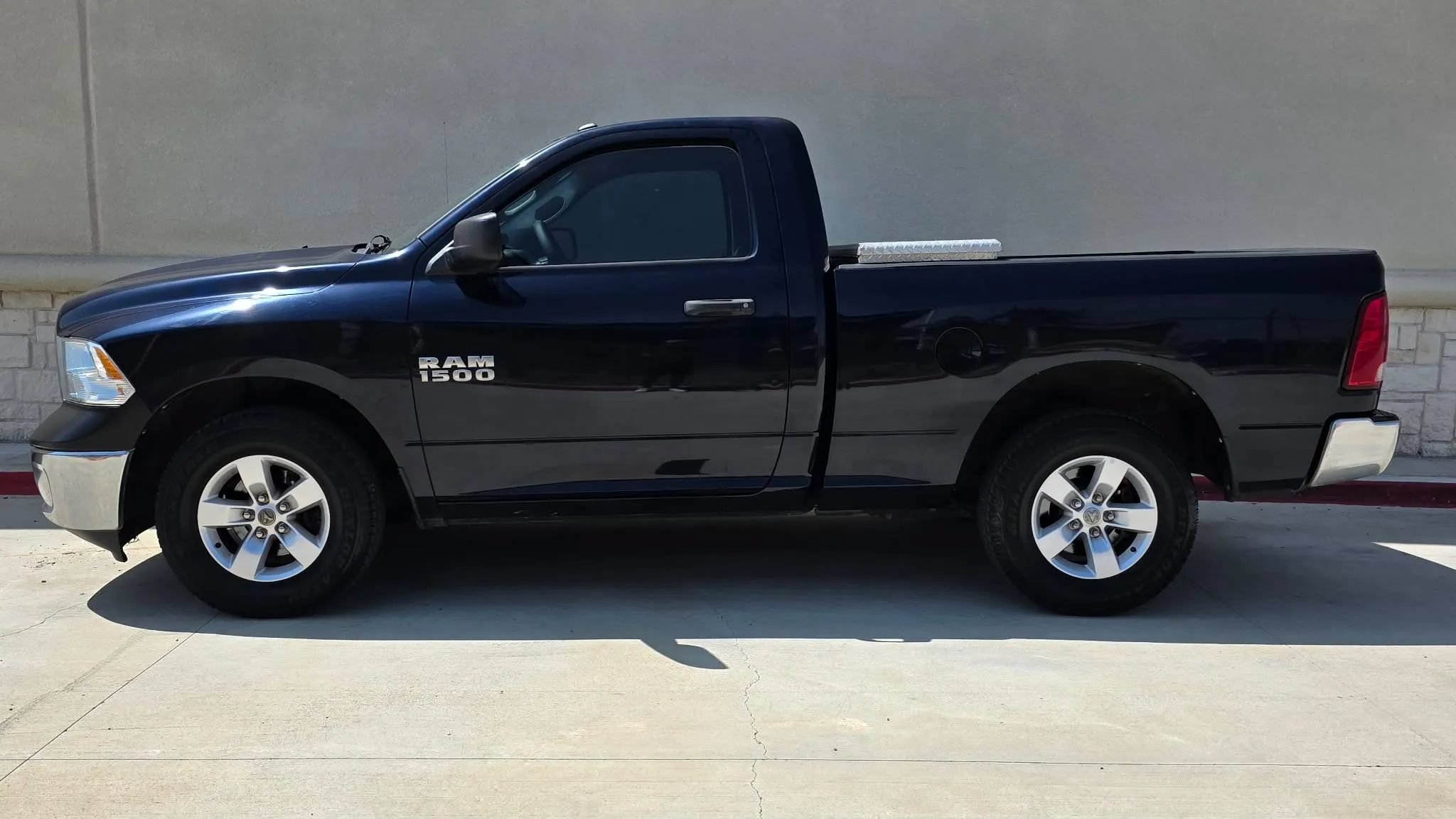 Used 2016 RAM 1500 Tradesman w/ Chrome Appearance Group RWD image 7