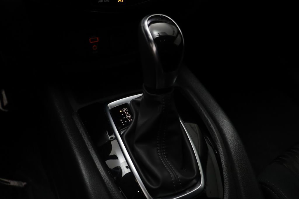 Used 2017 Nissan Rogue SV image 11