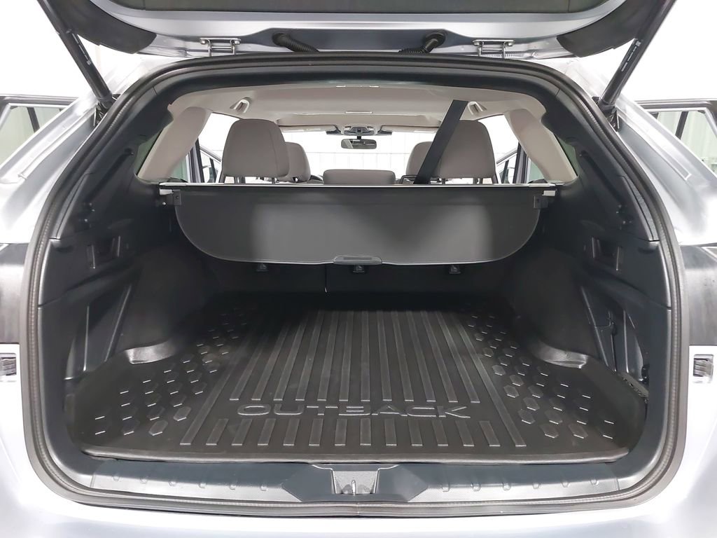 Used 2025 Subaru Outback Premium image 12