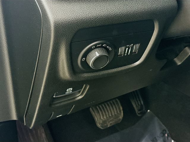 Used 2023 Jeep Grand Cherokee Altitude AWD/4WD image 10