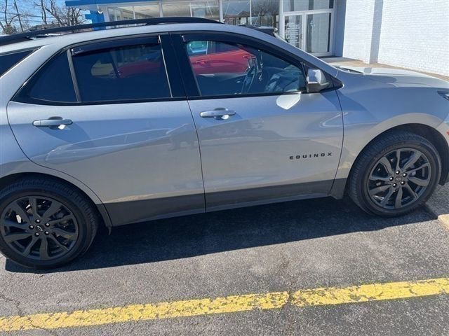 Used 2023 Chevrolet Equinox RS w/ RS Leather Package image 4