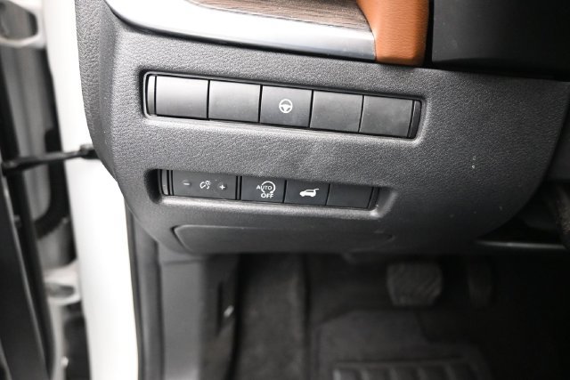 Used 2024 Nissan Rogue Platinum FWD image 15