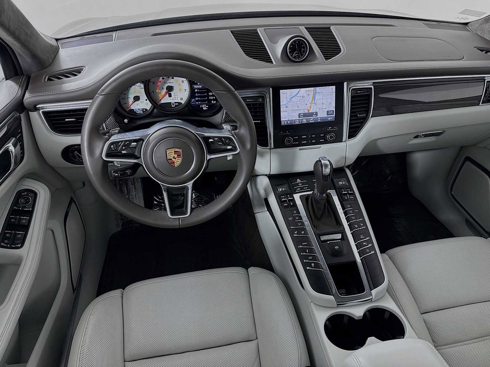 Used 2018 Porsche Macan Turbo image 25