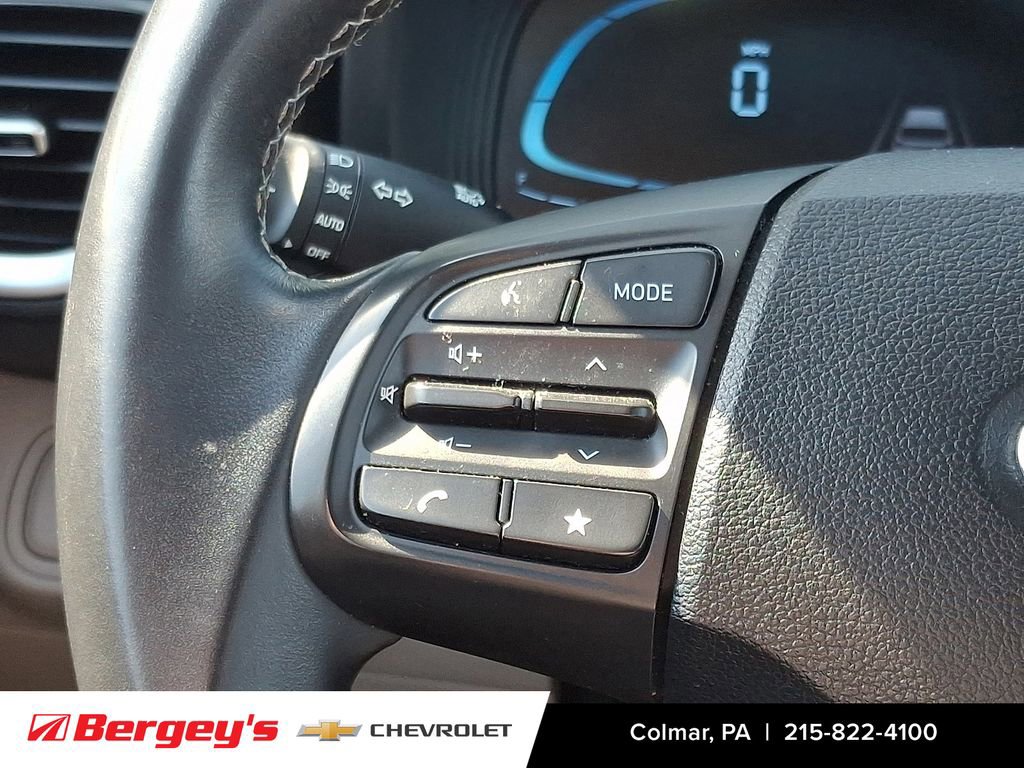 Used 2023 Hyundai Venue SEL image 24