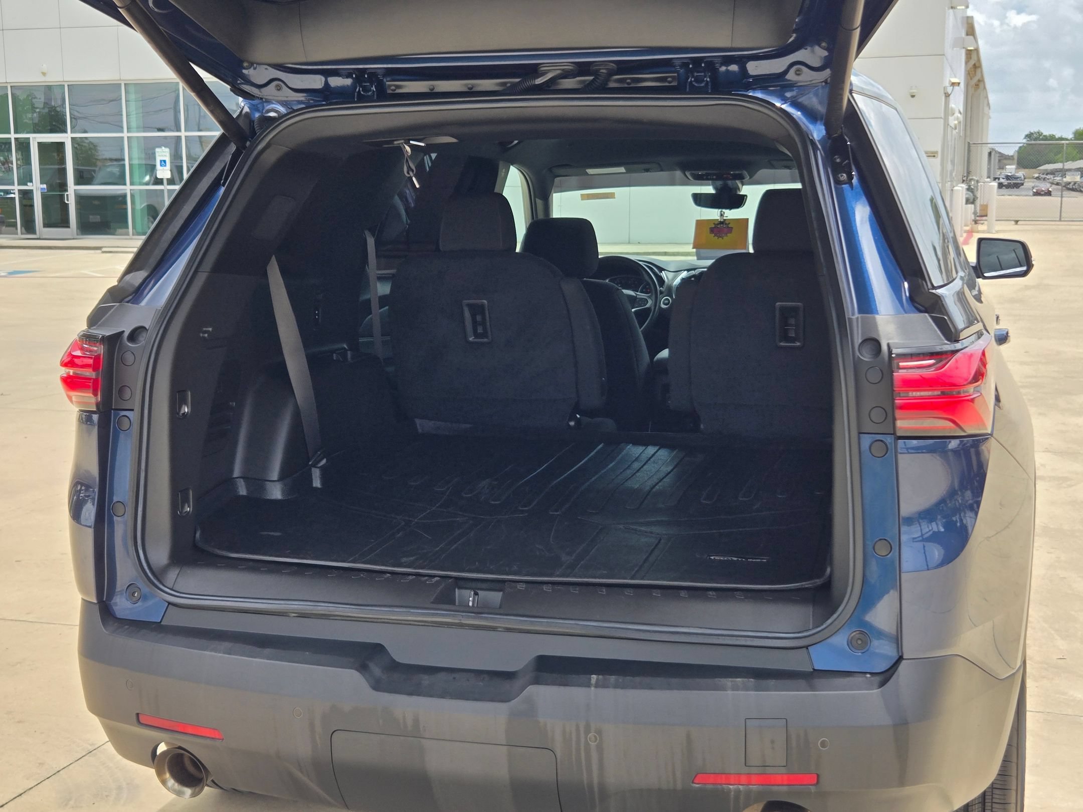 Used 2022 Chevrolet Traverse LT FWD image 26