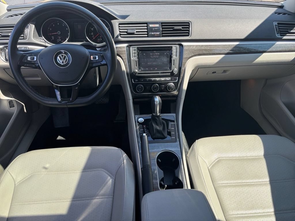 Used 2018 Volkswagen Passat 2.0T SE FWD image 16