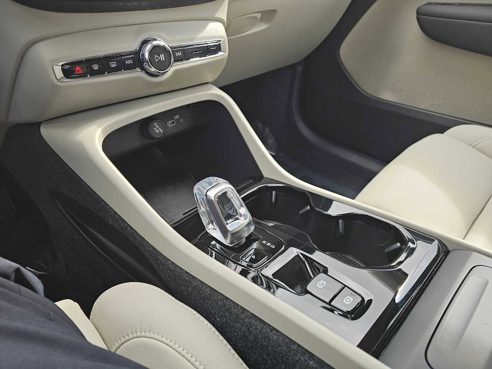 Used 2026 Volvo XC40 B5 Plus w/ Protection Package Premier image 26