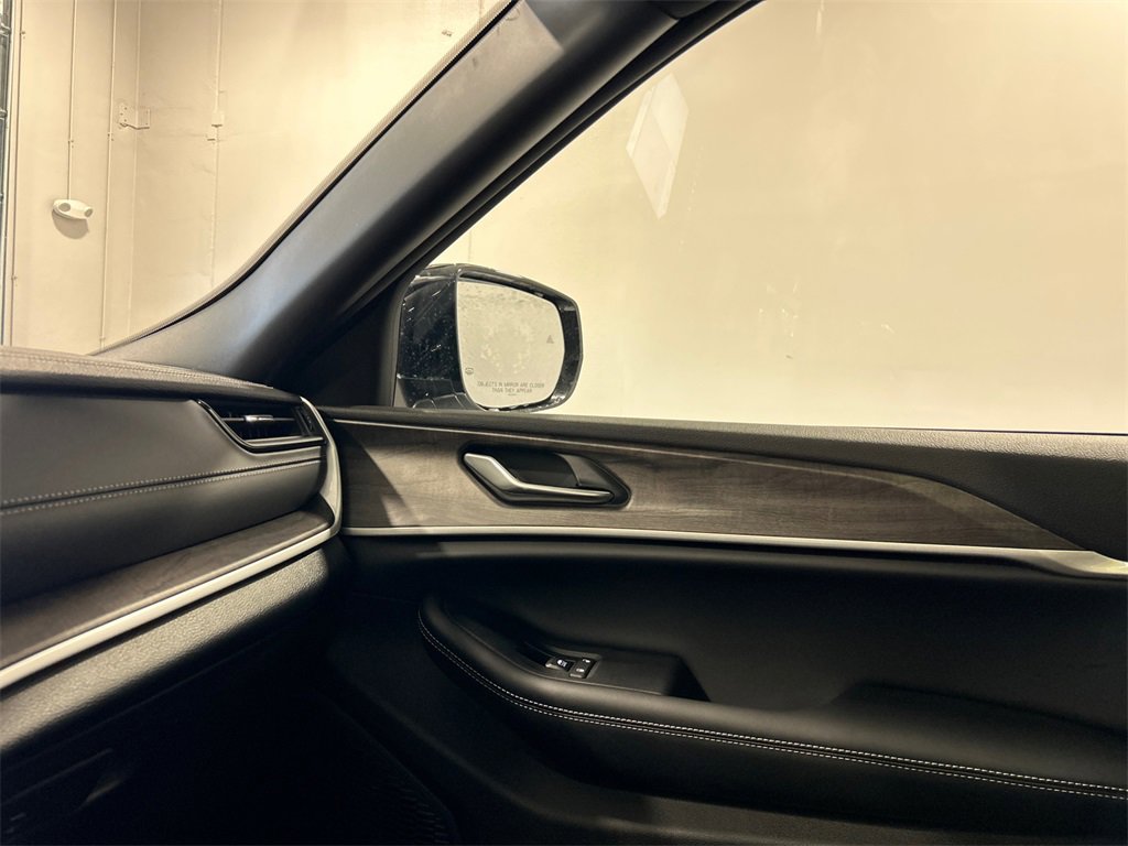 New 2026 Jeep Grand Cherokee Laredo image 25