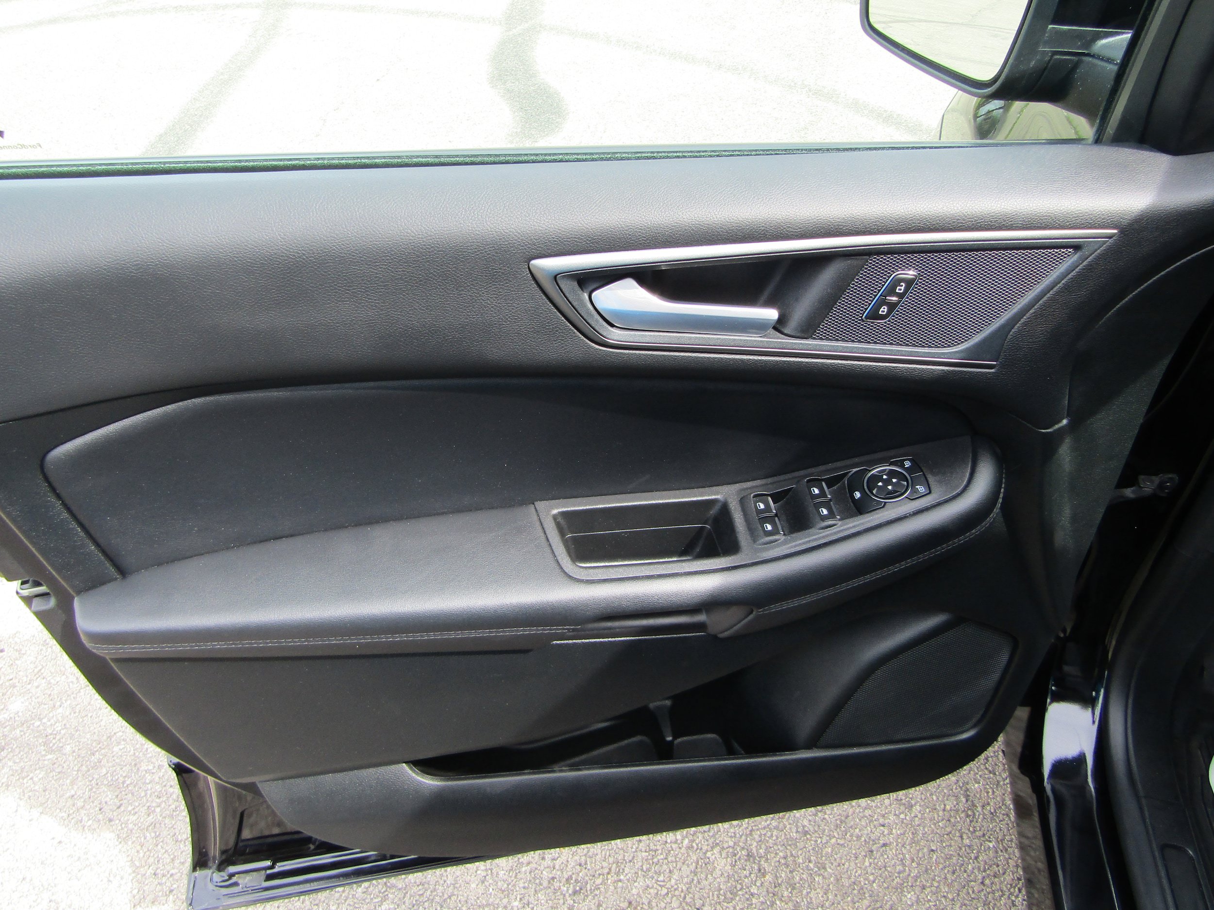 Used 2024 Ford Edge SE w/ Black Appearance Package AWD/4WD image 10