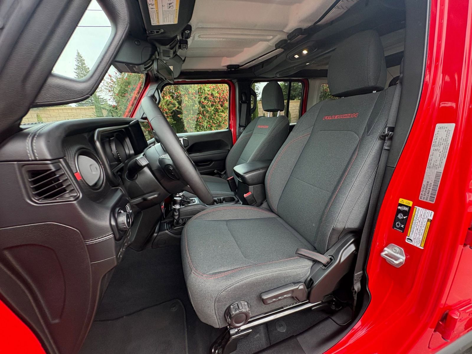 Used 2025 Jeep Wrangler Unlimited Rubicon AWD/4WD image 35