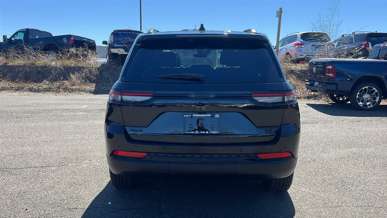 Used 2025 Jeep Grand Cherokee Altitude image 6