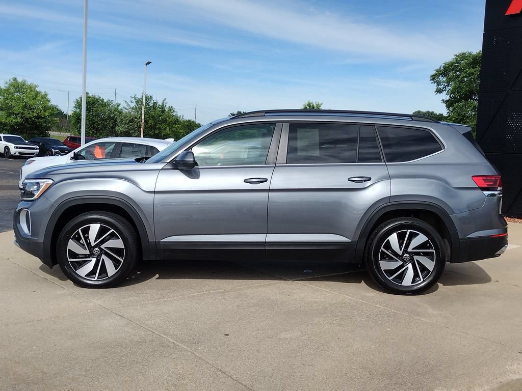 Used 2025 Volkswagen Atlas SE FWD image 21