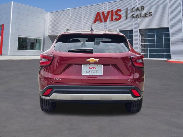 Used 2025 Chevrolet Trax LT w/ LT Convenience Package FWD image 9