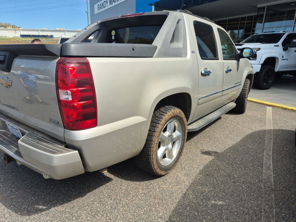 Used 2009 Chevrolet Avalanche LTZ image 3