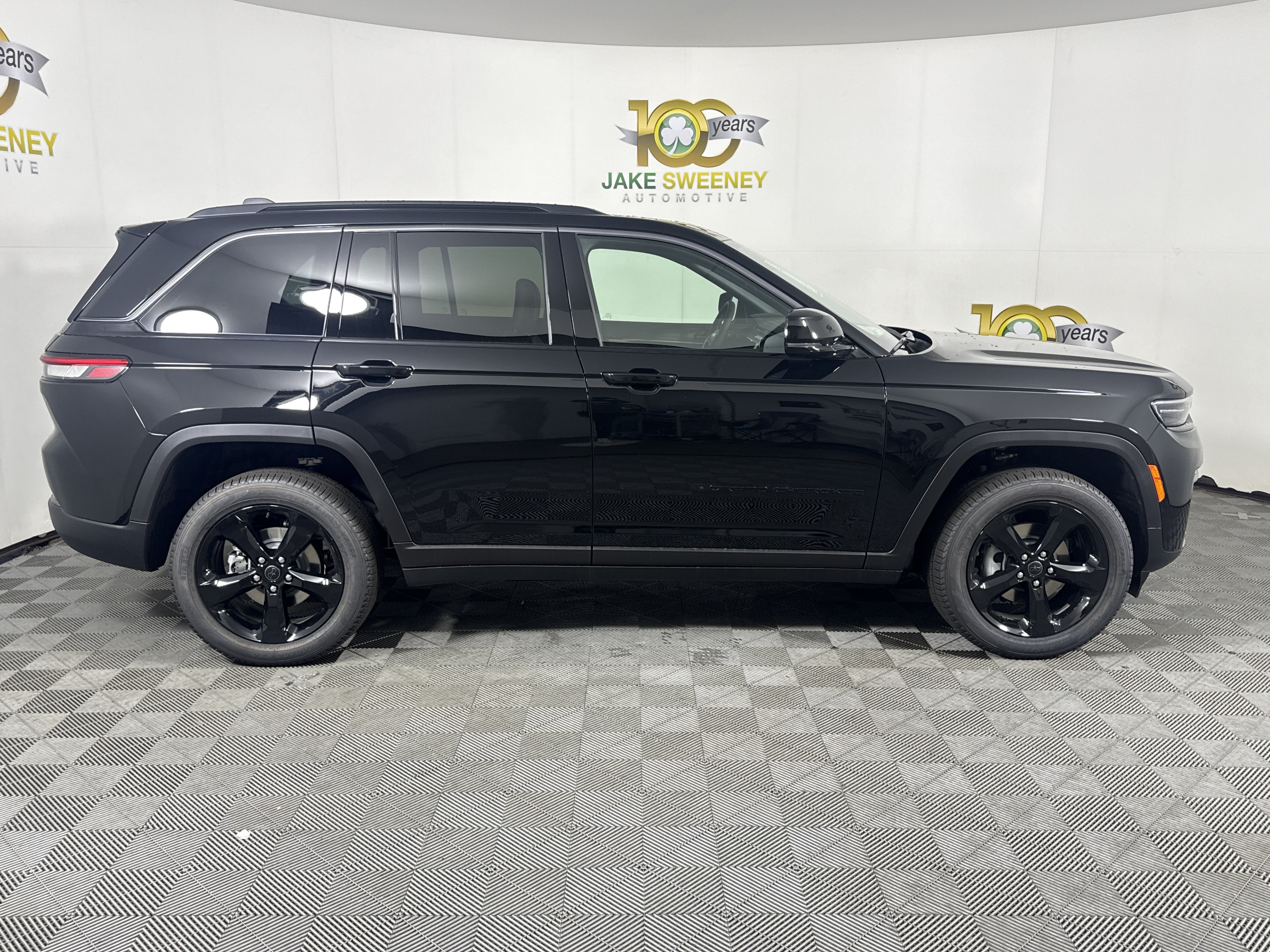 New 2027 Jeep Grand Cherokee Limited AWD/4WD image 19