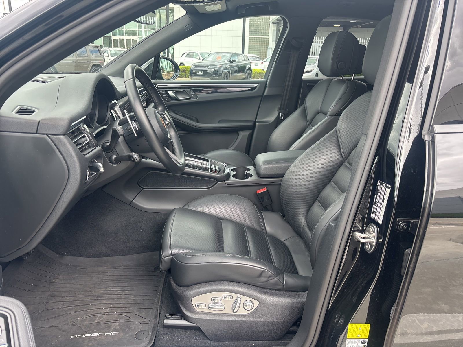Used 2024 Porsche Macan S AWD/4WD image 8