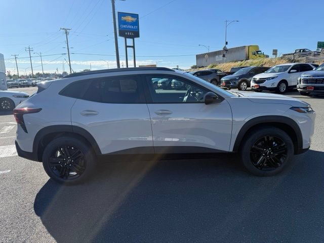 New 2026 Chevrolet Trax ACTIV w/ Sunroof Package FWD image 5
