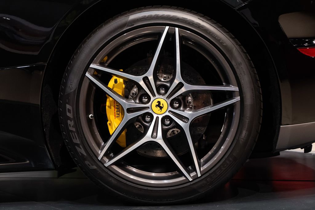 Certified 2017 Ferrari California T RWD image 14