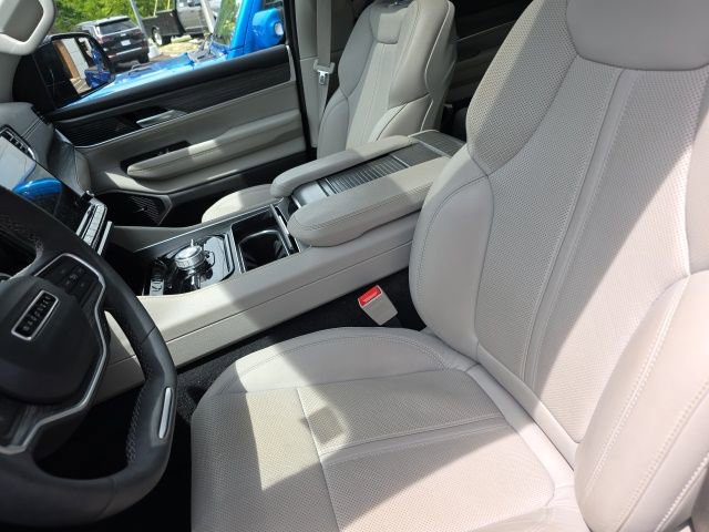 Used 2024 Jeep Wagoneer Series II w/ Convenience Group I AWD/4WD image 7