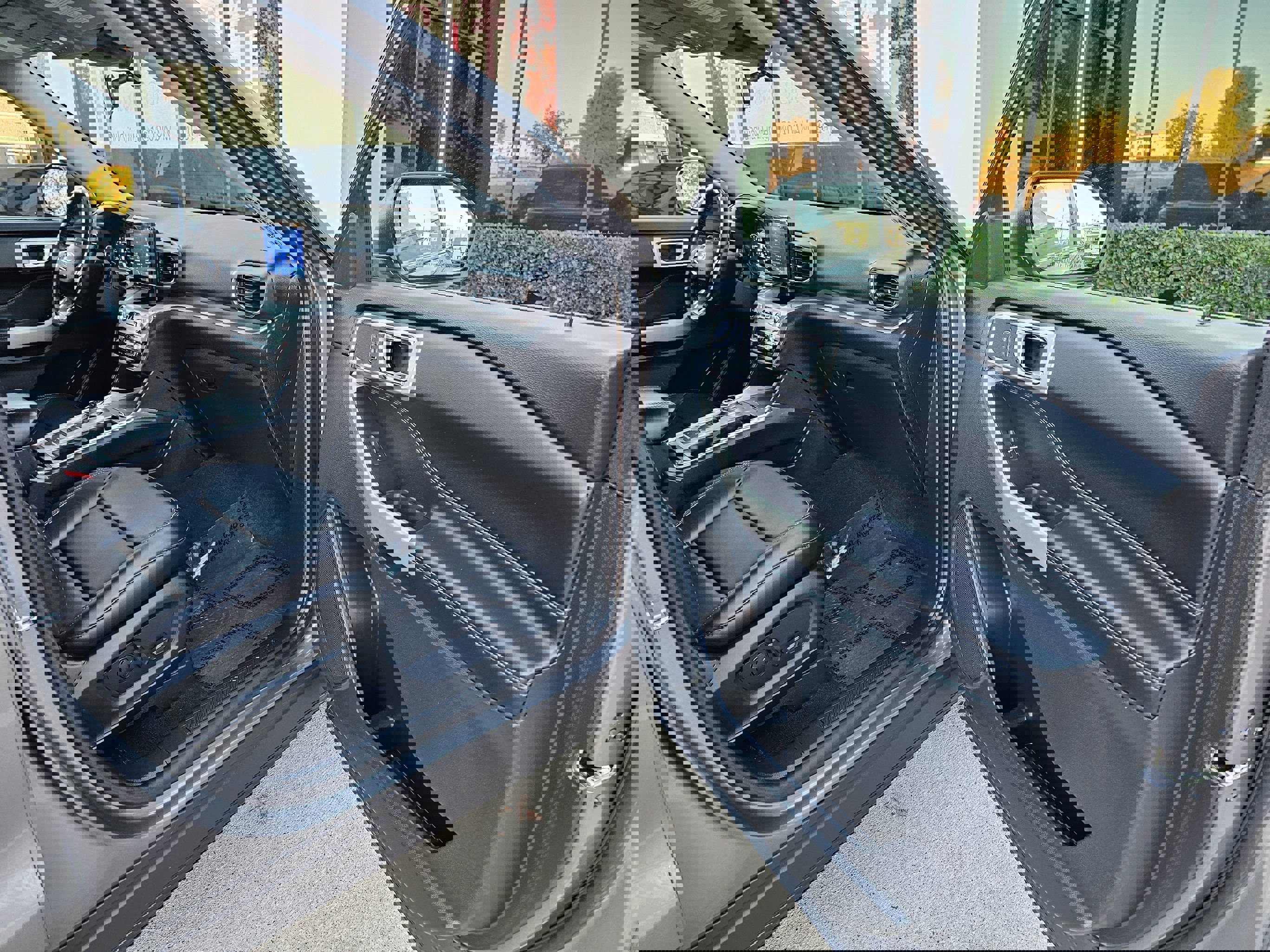 Used 2022 Ford Explorer XLT w/ Equipment Group 202A RWD image 32