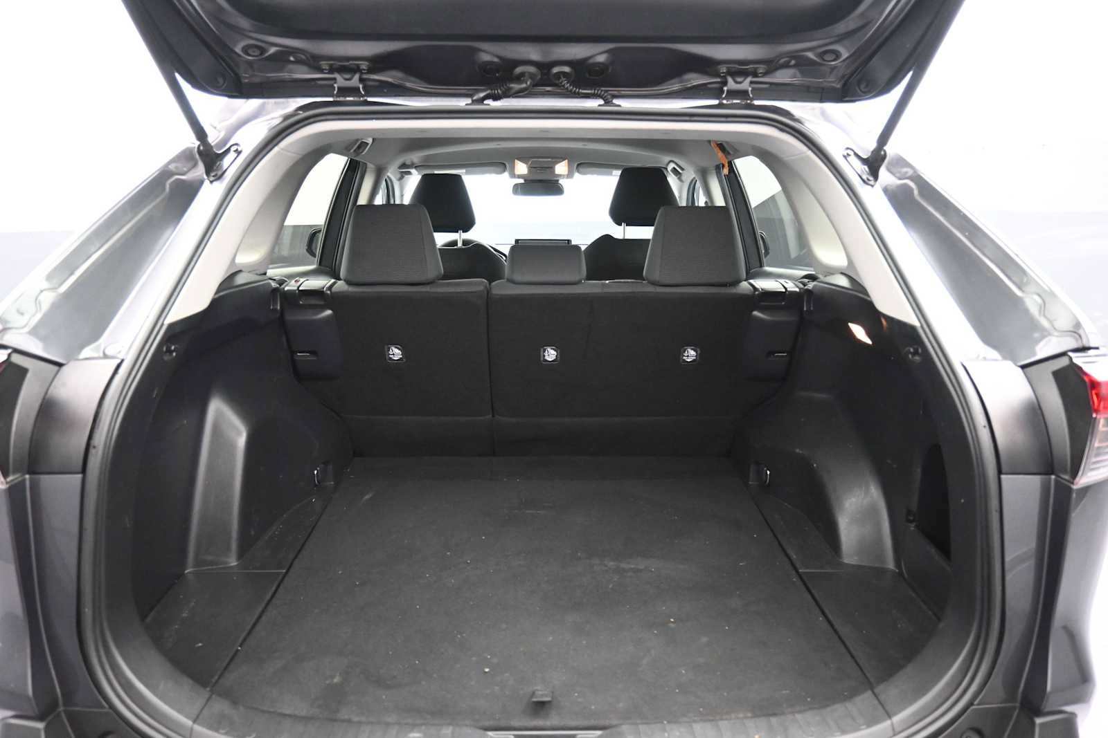 Used 2020 Toyota RAV4 LE w/ All Weather Liner Package AWD/4WD image 21