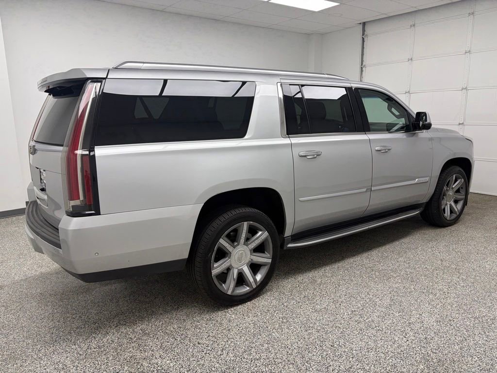 Used 2017 Cadillac Escalade ESV Luxury AWD/4WD image 7
