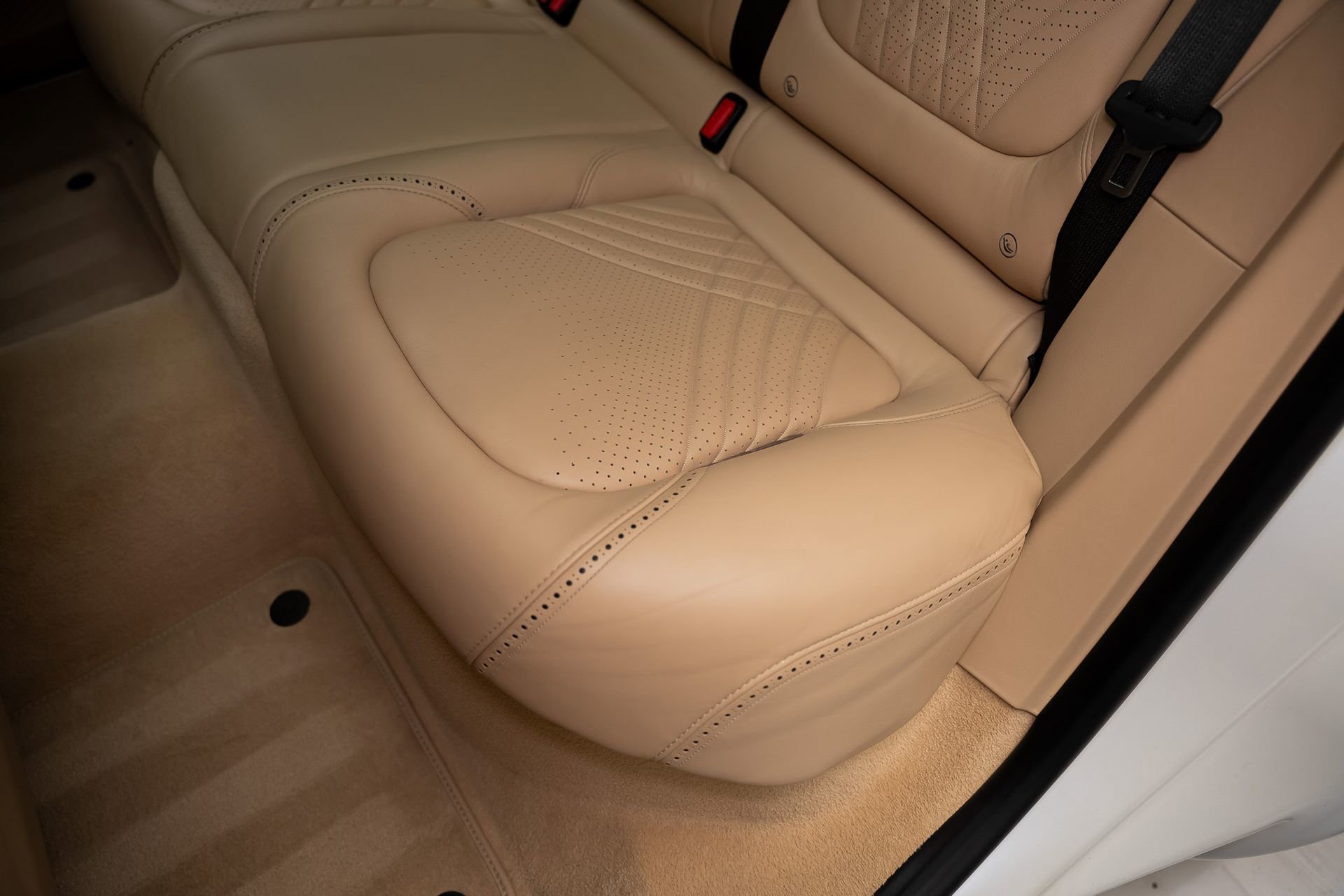 Used 2021 Aston Martin DBX AWD/4WD image 67