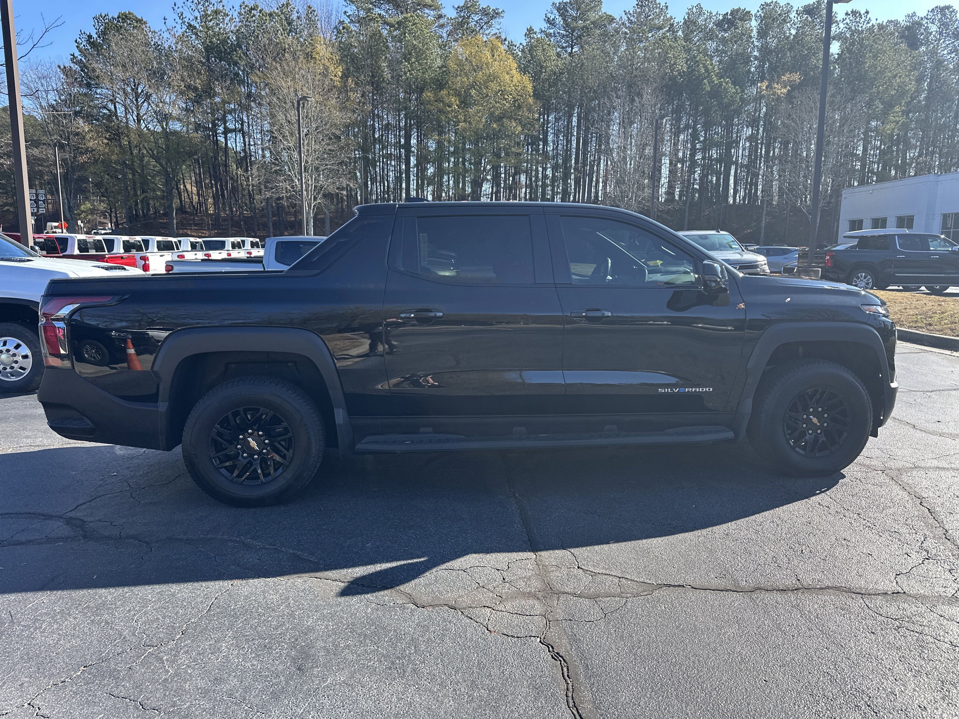 New 2025 Chevrolet Silverado EV LT image 4