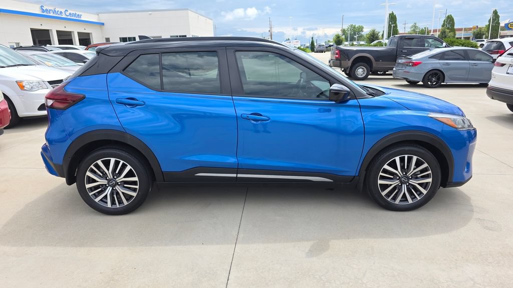 Used 2023 Nissan Kicks SR w/ SR Premium Package FWD image 6