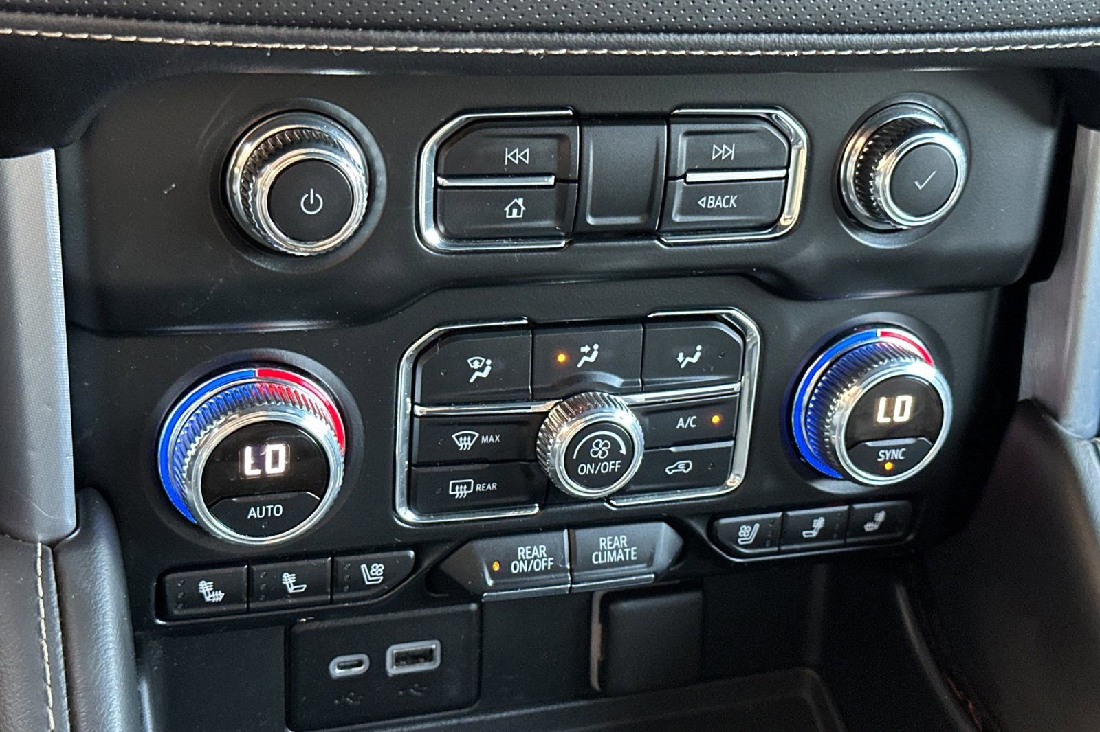 Used 2021 GMC Yukon SLT w/ SLT Luxury Package image 22