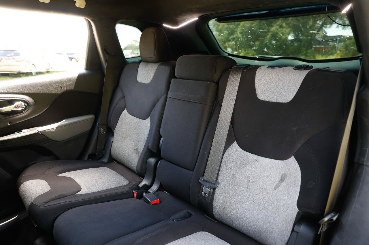 Used 2014 Jeep Cherokee Sport FWD image 8