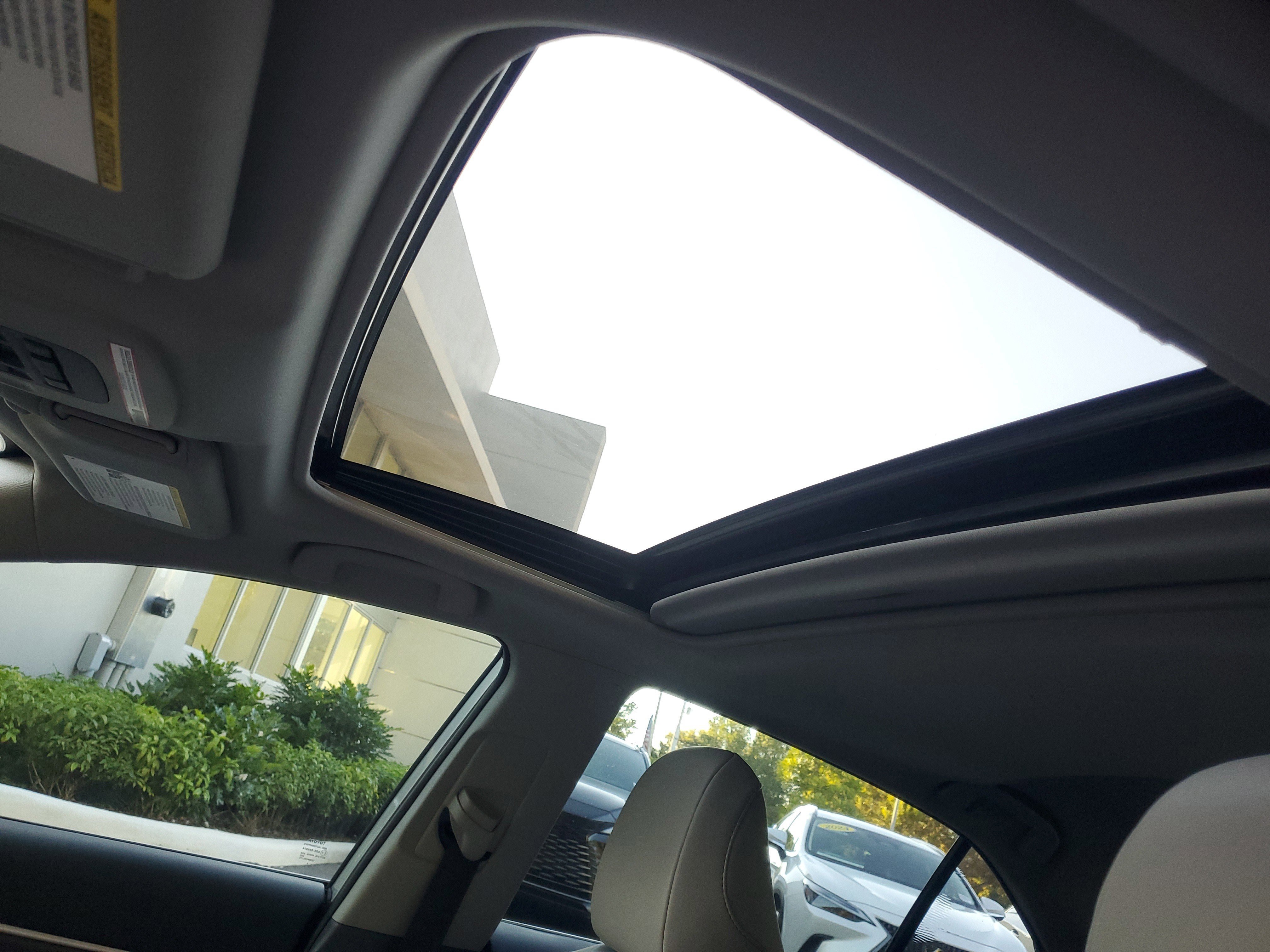 Used 2023 Toyota Camry SE image 18