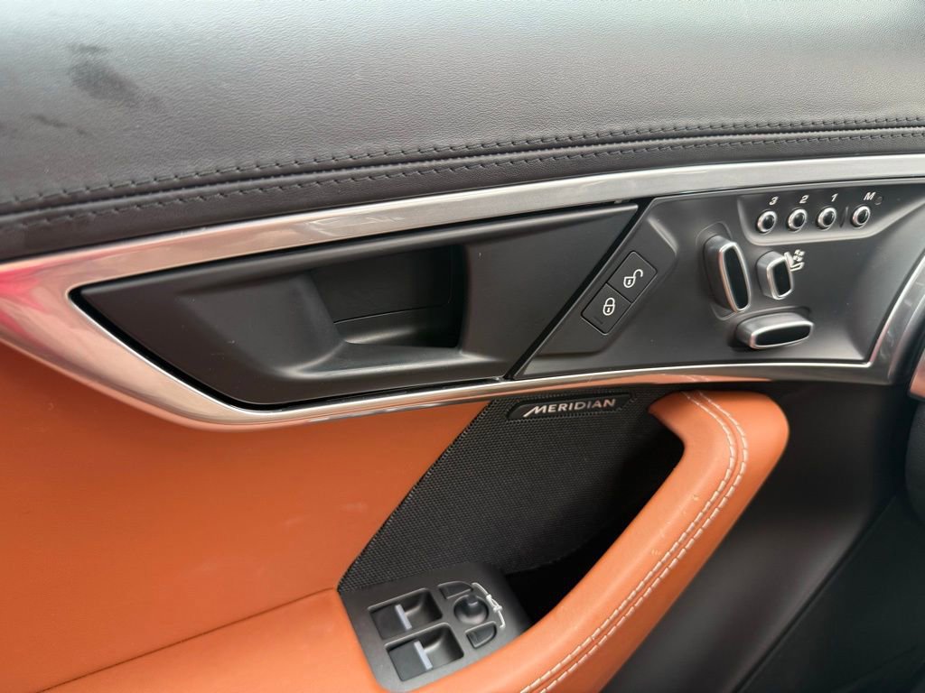 Used 2018 Jaguar F-TYPE R-Dynamic AWD/4WD image 18