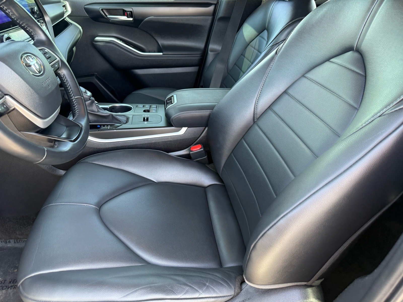 Used 2023 Toyota Highlander XLE FWD image 13