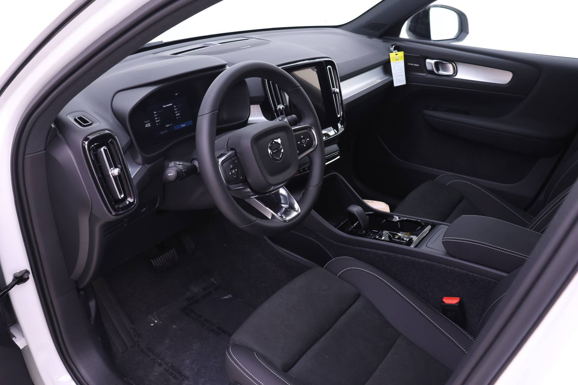 New 2026 Volvo XC40 B5 Ultra w/ Protection Package Premier AWD/4WD image 6