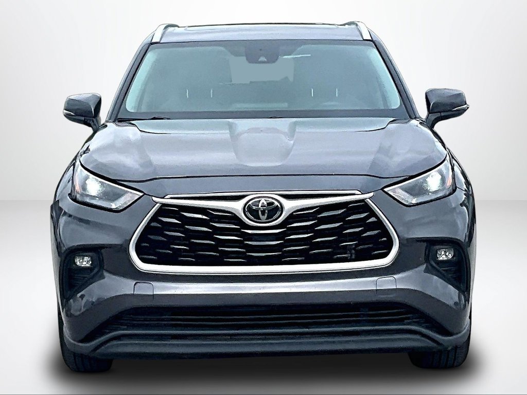 Used 2022 Toyota Highlander XLE FWD image 4