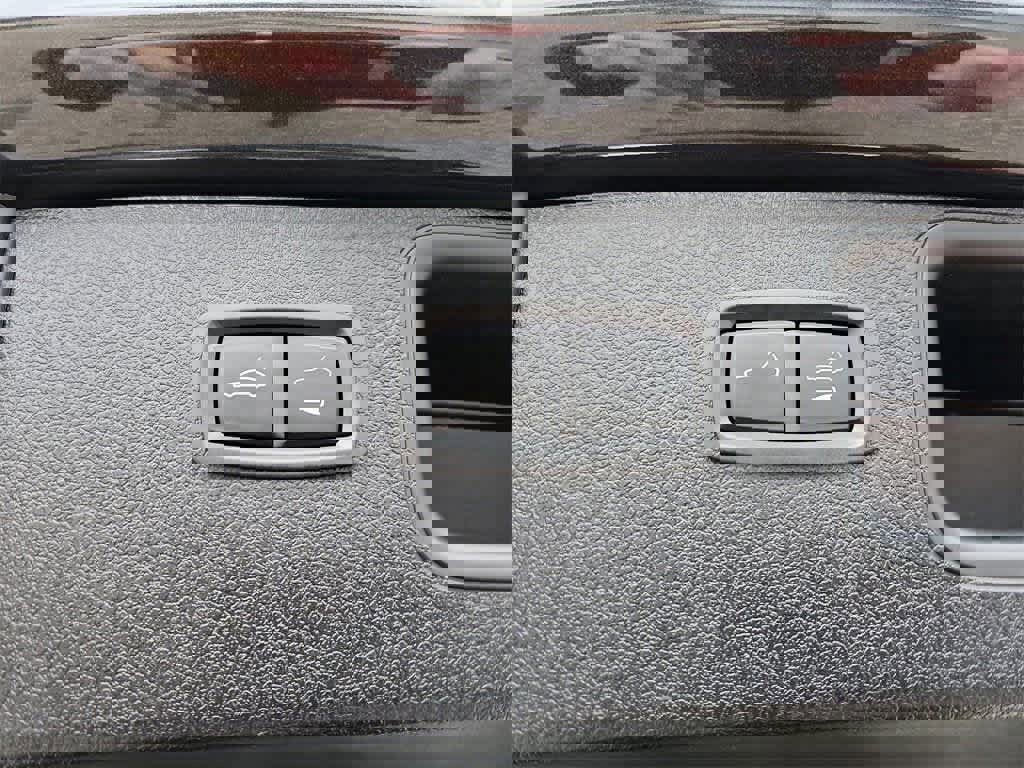 Certified 2025 Porsche Macan image 26