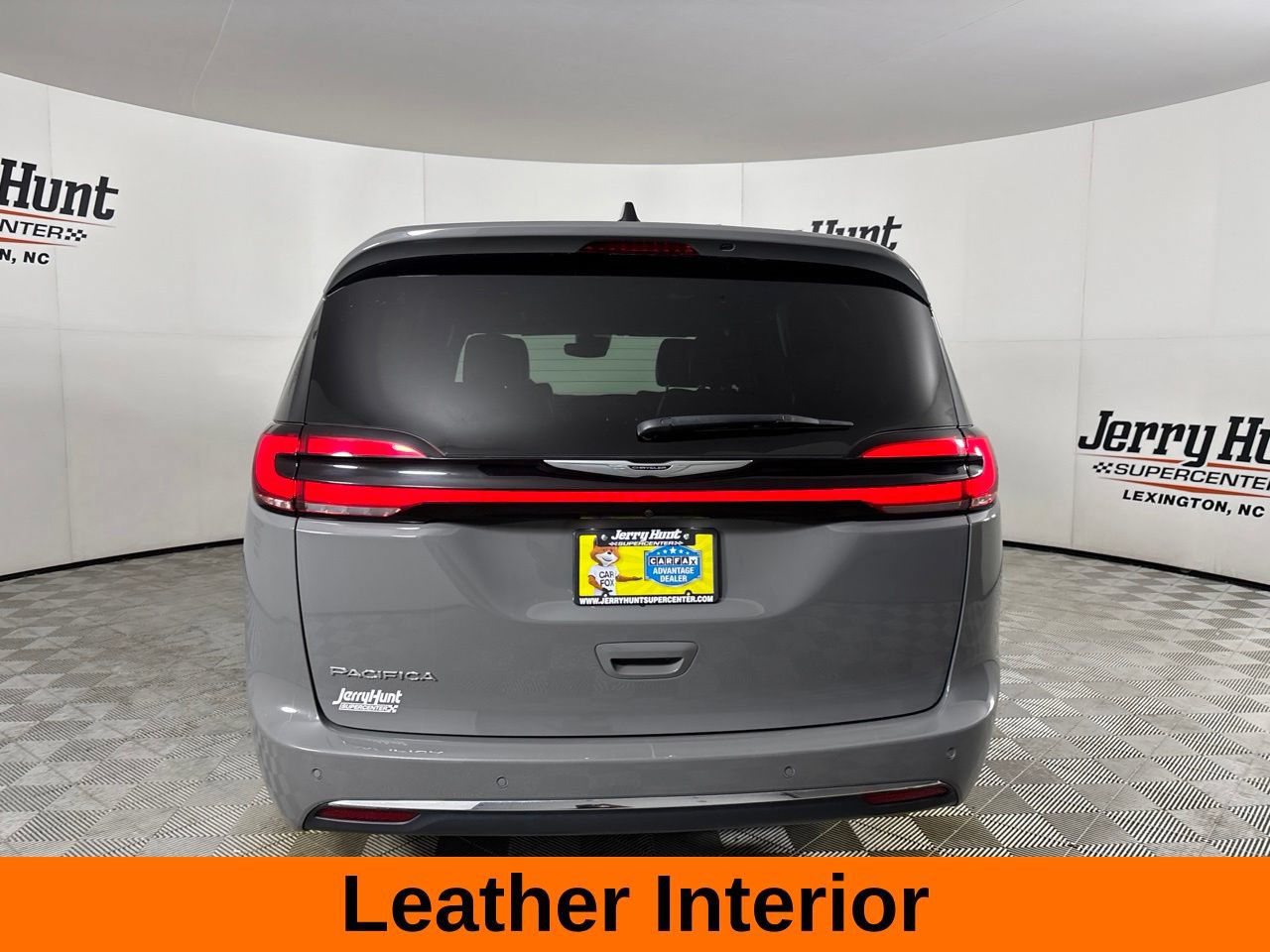Used 2025 Chrysler Pacifica Select FWD image 7