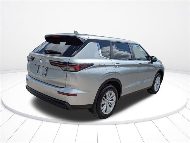New 2025 Mitsubishi Outlander ES image 4