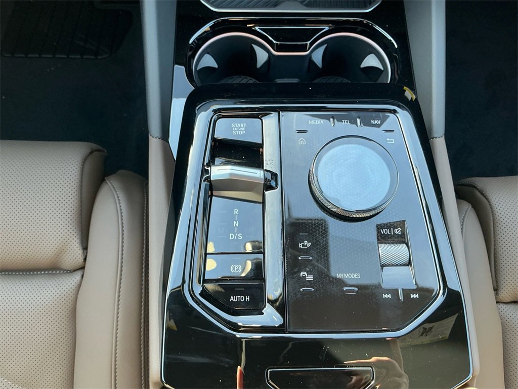 New 2026 BMW 550e xDrive image 11