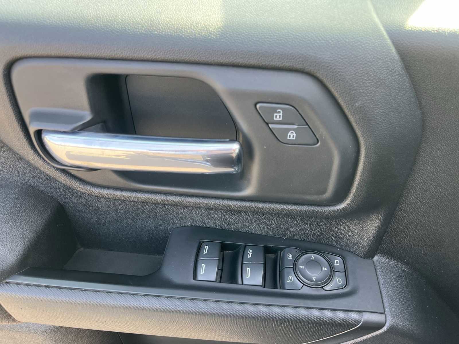 Used 2022 Chevrolet Silverado 2500 Custom w/ Custom Value Package AWD/4WD image 17