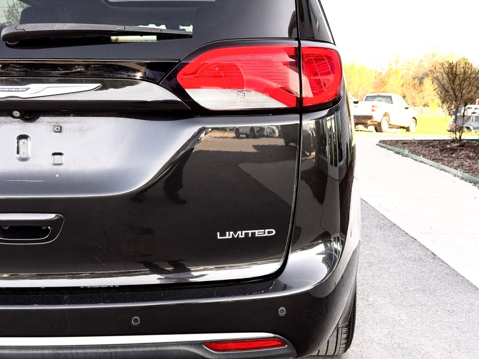 Used 2020 Chrysler Pacifica Limited FWD image 14