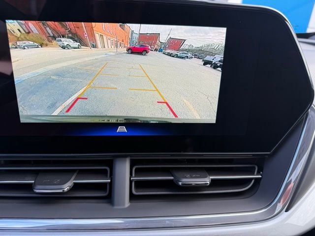 New 2026 Chevrolet Trax LT w/ Sunroof Package FWD image 26