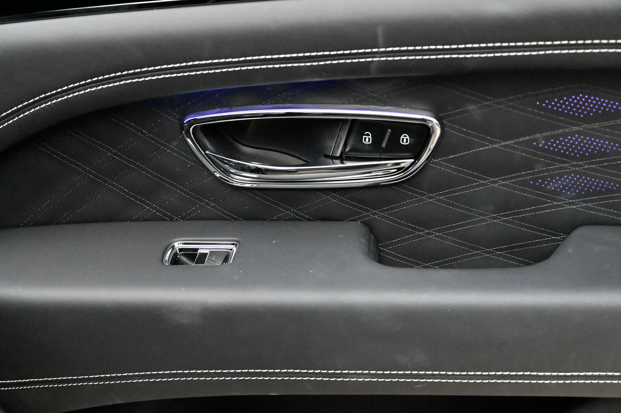 Used 2025 Bentley Bentayga AWD/4WD image 61