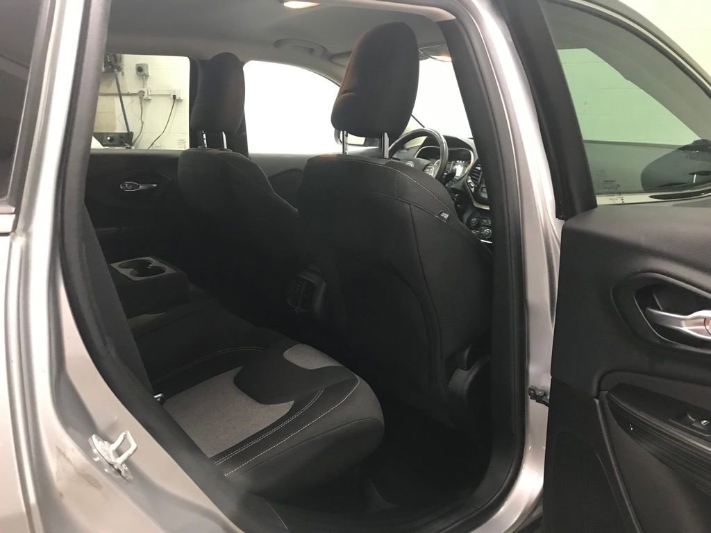 Used 2014 Jeep Cherokee Latitude image 31